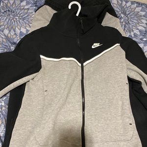 Nike tech top